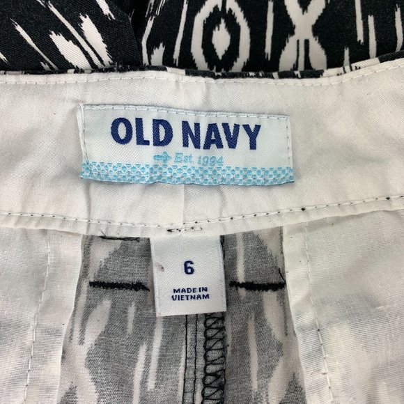 Old Navy 6 Shorts Black White Pattern Casual Preppy - Picture 3 of 5